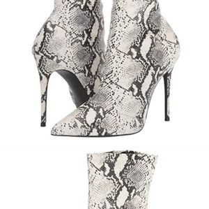 Steve Madden DAFFY booties